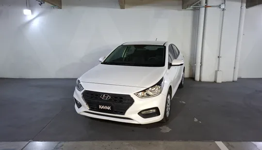 Hyundai Accent blanco